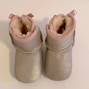 FOR YOUR CHRISTMAS GIFT 🎁 UGG Baby girl Booties brand new without box